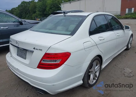 2012 Mercedes-Benz C 300 Luxury 4Matic/Sport 4Matic z USA, uszkodzony, nr VIN WDDGF8BB6CA599470
